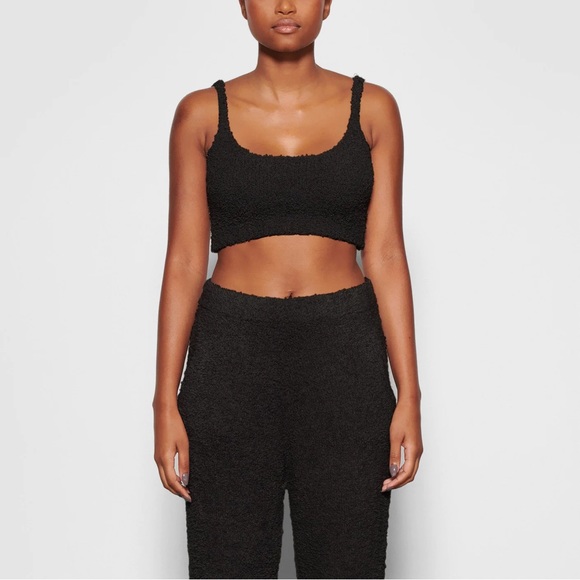 SKIMS 2 Piece Cozy Lounge Set - Picture 9 of 10